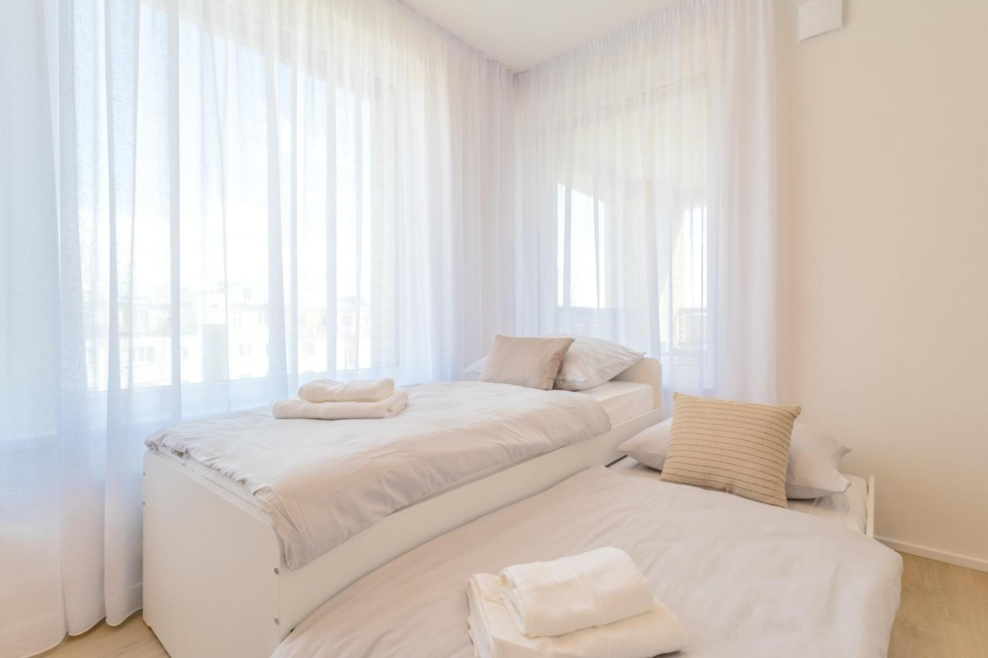 Bright 2Br - 8Th Floor, Balcony, Free Parking - By Gravity Prague Apartment Exterior photo