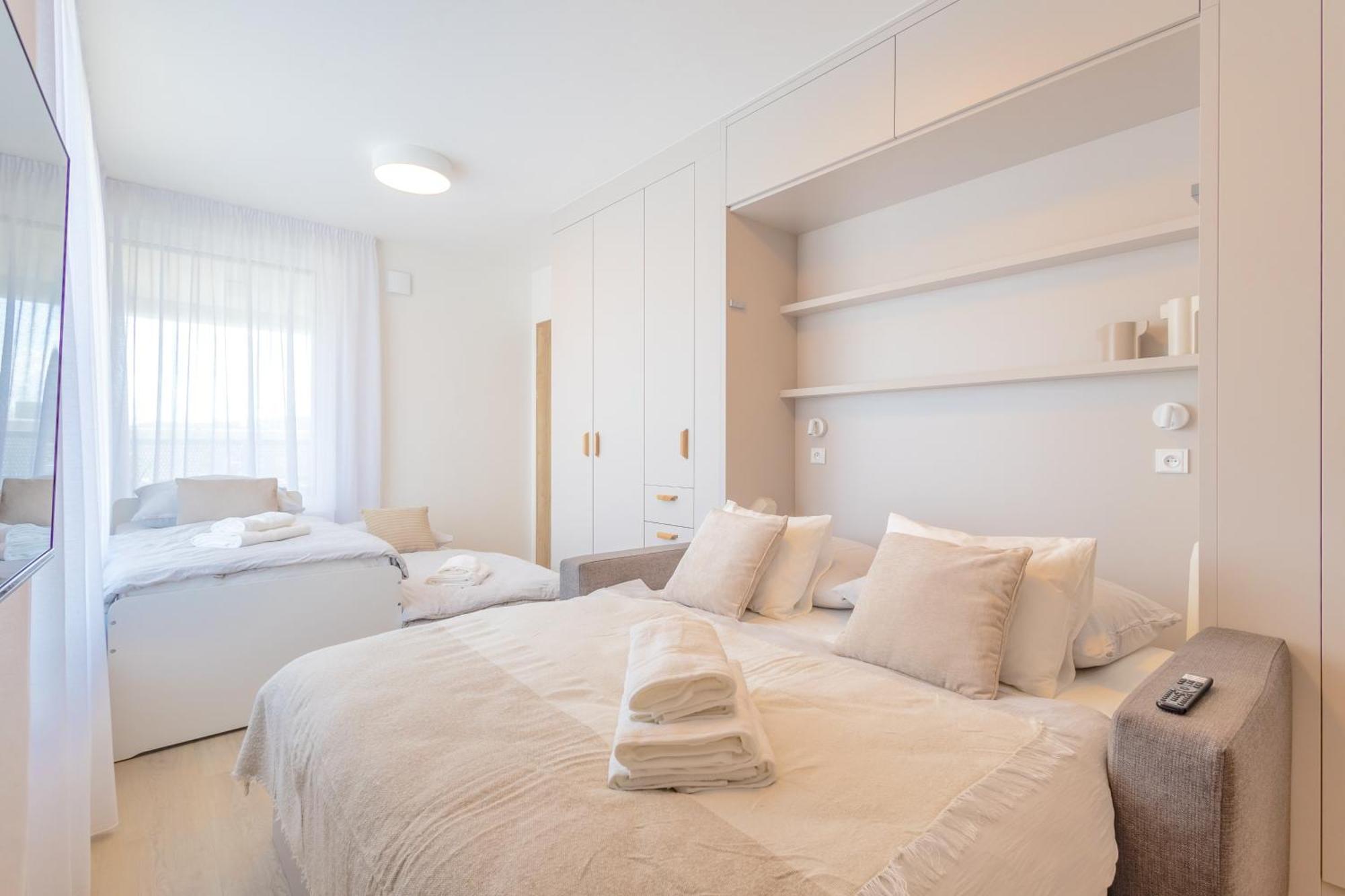 Bright 2Br - 8Th Floor, Balcony, Free Parking - By Gravity Prague Apartment Exterior photo